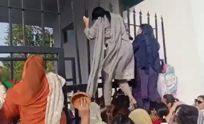 watch pti women lawmakers stage protest outside parliament house