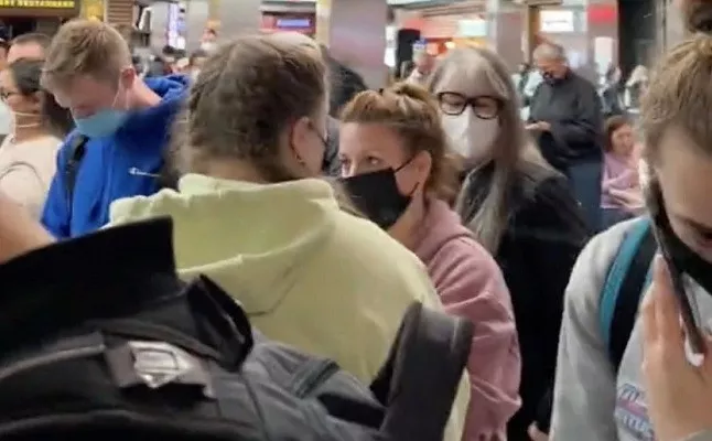 people gather to leave hartsfield jackson atlanta international airport after reported shooting in atlanta georgia u s november 20 2021 in this still image obtained from a social media video photo reuters people gather to leave hartsfield jackson atlanta international airport after reported shooting in atlanta georgia u s november 20 2021 in this still image obtained from a social media video photo reuters