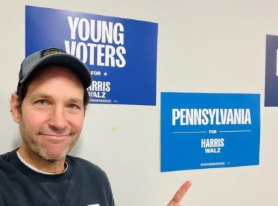 paul rudd supports young voters hands out water to students waiting in long lines in pennsylvania paul rudd supports young voters hands out water to students waiting in long lines in pennsylvania