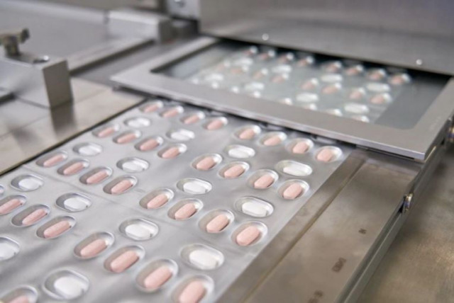 pfizer signs 5 3 billion us deal to supply covid 19 antiviral pills pfizer signs 5 3 billion us deal to supply covid 19 antiviral pills