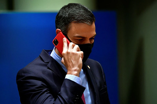 spain s prime minister pedro sanchez talks on the phone during the first face to face eu summit since the coronavirus disease covid 19 outbreak in brussels belgium july 20 2020 photo reuters spain s prime minister pedro sanchez talks on the phone during the first face to face eu summit since the coronavirus disease covid 19 outbreak in brussels belgium july 20 2020 photo reuters