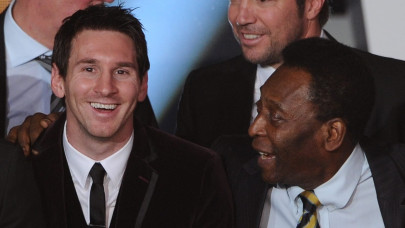 pele congratulates messi for equalling goal record pele congratulates messi for equalling goal record