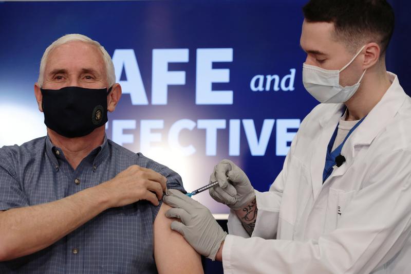 us vice president gets covid vaccine as deaths top 3 000 for third straight day