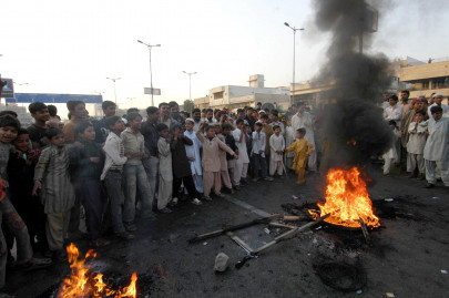 liaquatabad cable fault protest fuels traffic chaos