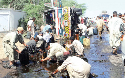 20 injured in tanker minibus collision 20 injured in tanker minibus collision