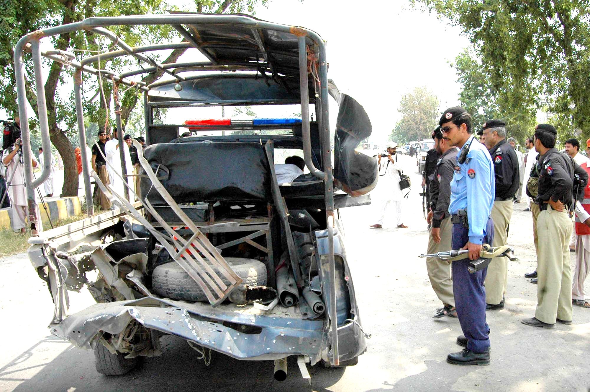 explosion in peshawar 1 killed 3 injured