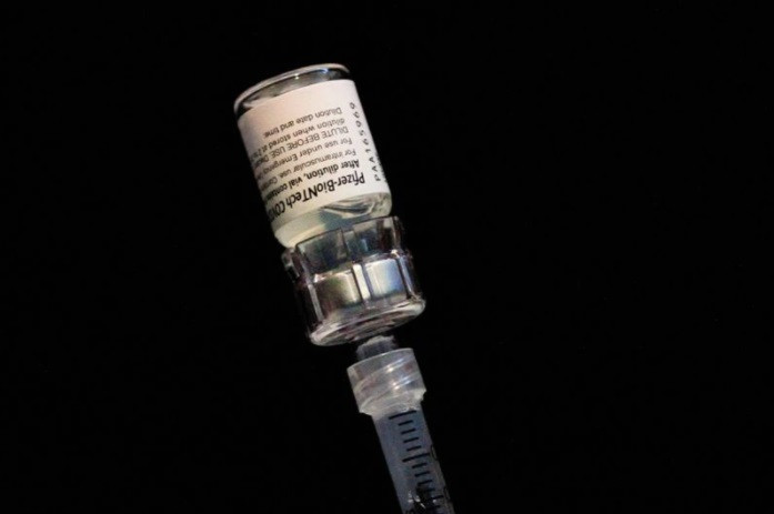 a health worker draws a dose of pfizer biontech coronavirus disease covid 19 vaccine from a vial during a vaccination event hosted by miami   dade county and miami heat at ftx arena in miami florida us august 5 2021 photo reuters