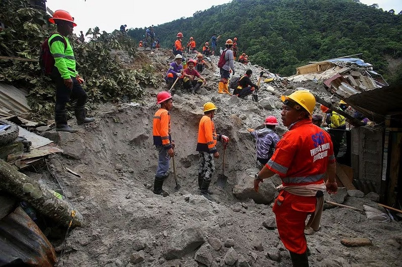 search and rescue operations continue following a landslide in the village of masara maco davao de oro philippines february 8 2024 photo reuters