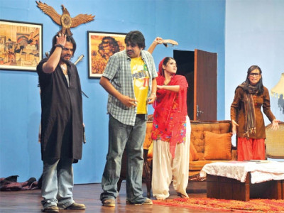 hilarious play brings crowd to its feet hilarious play brings crowd to its feet