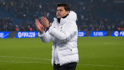 pochettino happy in paris despite man utd interest