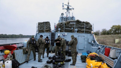 biggest world war two bomb found in poland explodes while being defused biggest world war two bomb found in poland explodes while being defused