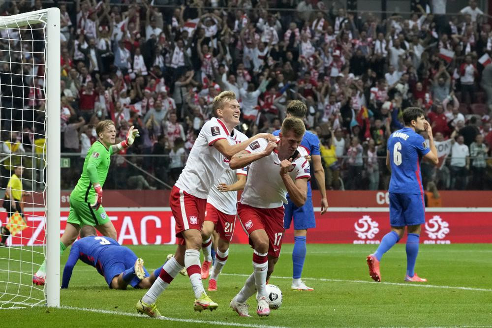 Photo of Poland strike late to leave England with work to do