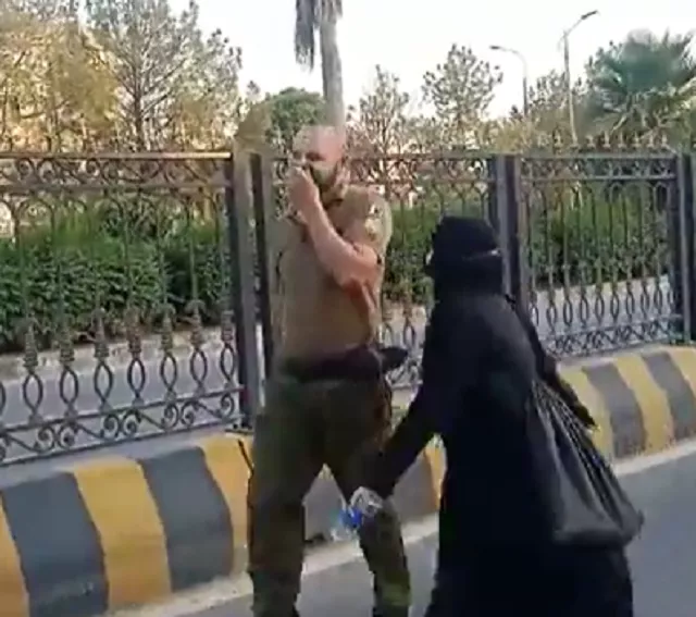 video shows woman wearing black burqa shouting and hurling insults at rawalpindi constable muhammad shahbaz photo rawalpindi police video shows woman wearing black burqa shouting and hurling insults at rawalpindi constable muhammad shahbaz photo rawalpindi police