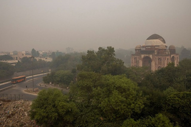 a residential area is seen shrouded in smog in new delhi india november 9 2020 photo reuters