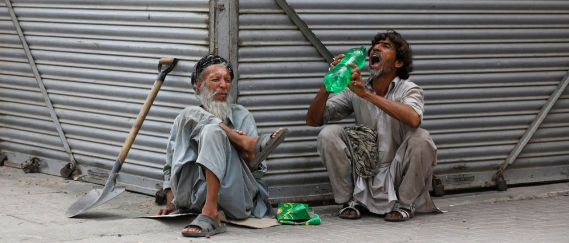 nearly one third of pakistan s population live on daily piece rate wages image reuters akhtar soomro