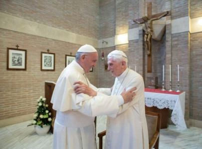 pope francis ex pope benedict get coronavirus vaccines vatican