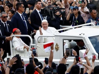 pope francis urges world to build bridges of peace as 80 000 attend jakarta mass pope francis urges world to build bridges of peace as 80 000 attend jakarta mass