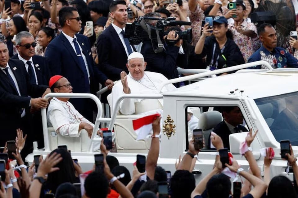 pope francis greets people as he arrives to preside a holy mass at gelora bung karno stadium in jakarta indonesia on september 5 2024 photo reuters