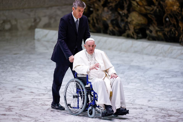 pope francis arrives on a wheelchair to meet with participants in the plenary assembly of the international union of superiors general iusg at the vatican may 5 2022 photo reuters pope francis arrives on a wheelchair to meet with participants in the plenary assembly of the international union of superiors general iusg at the vatican may 5 2022 photo reuters
