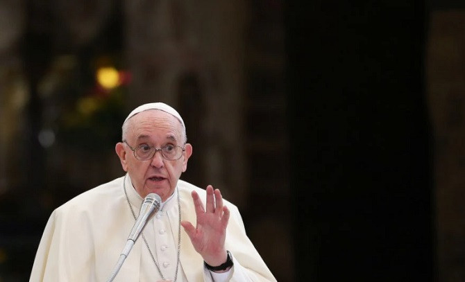 pope francis speaks during a meeting with people who have made a pilgrimage to the assisi during a private visit ahead of world day of the poor at santa maria degli angeli basilica in assisi italy november 12 2021 photo reuters