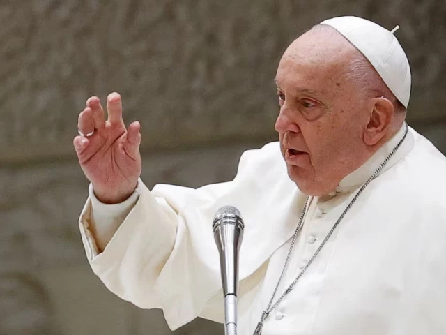 pope francis delivers a christmas message to vatican workers in paul vi hall at the vatican december 21 2024 photo reuters pope francis delivers a christmas message to vatican workers in paul vi hall at the vatican december 21 2024 photo reuters
