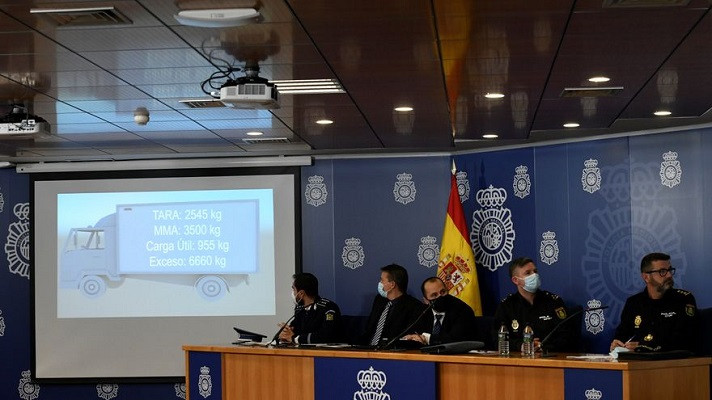 spanish police officials during a presser to announcing the arrests of the suspects involved in the trafficking of migrants photo courtesy el diario