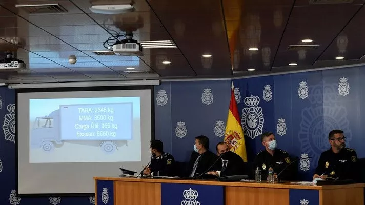 spanish police officials during a presser to announcing the arrests of the suspects involved in the trafficking of migrants photo courtesy el diario spanish police officials during a presser to announcing the arrests of the suspects involved in the trafficking of migrants photo courtesy el diario