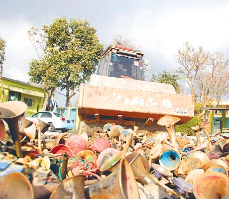 noise pollution traffic police bulldoze 4 000 pressure horns