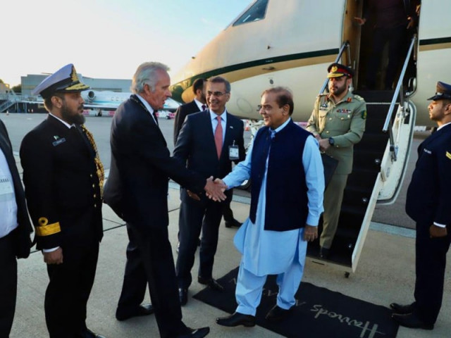 special representative of british foreign secretary david gordon macleod received prime minister shehbaz sharif at london airport photo pid special representative of british foreign secretary david gordon macleod received prime minister shehbaz sharif at london airport photo pid