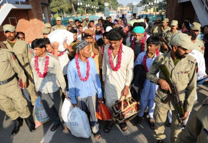 india frees 64 pakistani prisoners officials