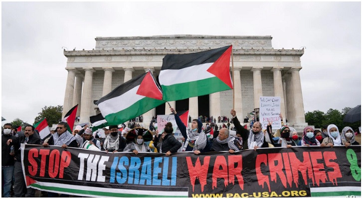 supporters of the palestinians rally during the national march for palestine demonstration at the lincoln memorial in washington may 29 2021 photo afp