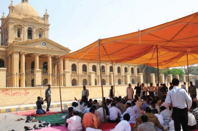 students give unpaid teachers full marks for protesting students give unpaid teachers full marks for protesting