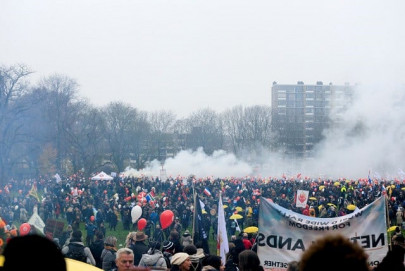 thousands protest over dutch coronavirus restrictions thousands protest over dutch coronavirus restrictions