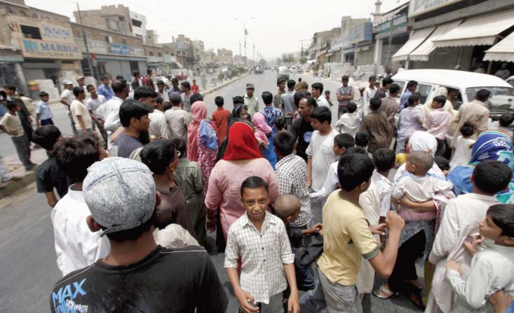 electricity woes masked men open fire on kesc office in n nazimabad