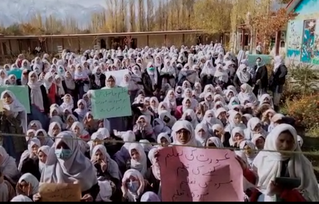 schoolgirls protesting in gilgit baltistan screengrab