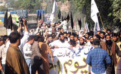 black day in kashmir protesters urged to breach loc