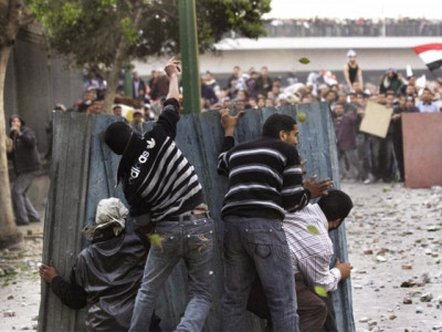 egypt unrest pitched battles at tahrir