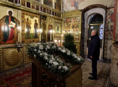 lone putin observes christmas at kremlin church lone putin observes christmas at kremlin church