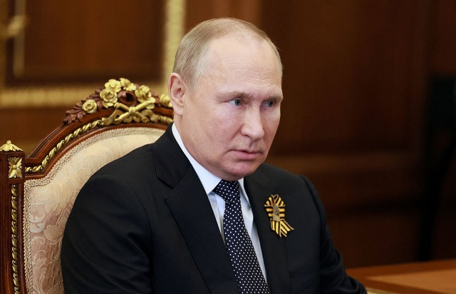 Photo of Putin tells Finland that swapping neutrality for NATO is a mistake