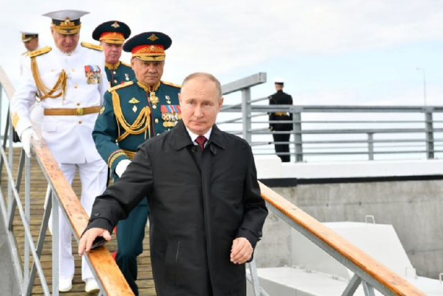 russia s president vladimir putin and defence minister sergei shoigu attend the navy day parade in saint petersburg russia july 25 2021 photo reuters russia s president vladimir putin and defence minister sergei shoigu attend the navy day parade in saint petersburg russia july 25 2021 photo reuters