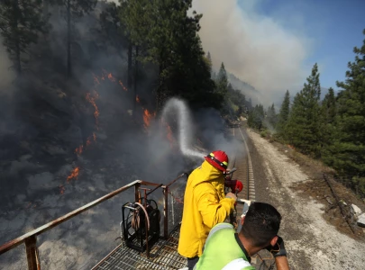 rapidly spreading wildfire engulfs oregon rapidly spreading wildfire engulfs oregon