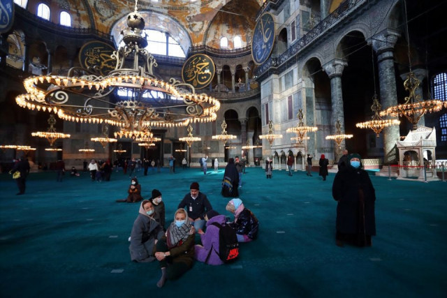 russian tourists pause as they visit ayasofya i kebir camii or hagia sophia grand mosque amid the coronavirus disease covid 19 outbreak in istanbul turkey january 29 2021 photo reuters russian tourists pause as they visit ayasofya i kebir camii or hagia sophia grand mosque amid the coronavirus disease covid 19 outbreak in istanbul turkey january 29 2021 photo reuters