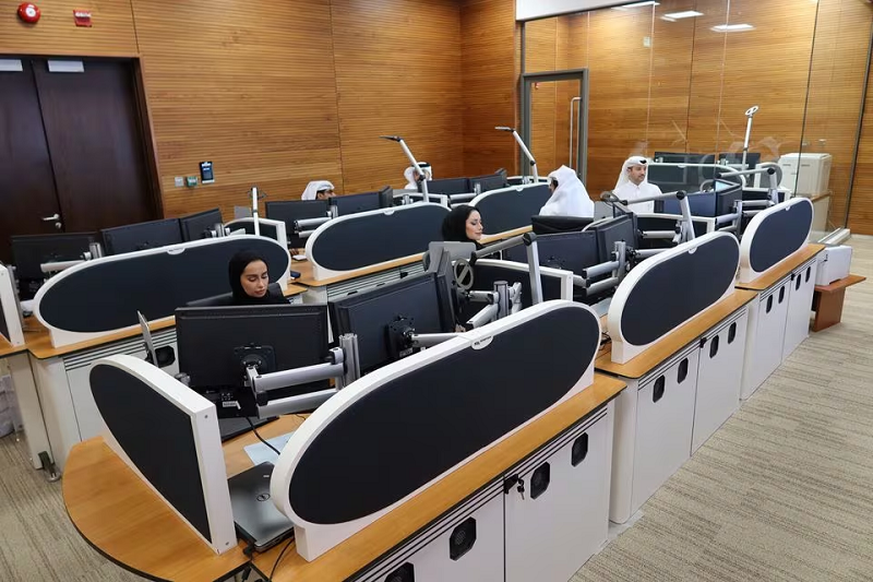 Qatari diplomats work inside an operation room set up to coordinate the truce and release of hostages between Israel and the Palestinian group Hamas, at the National Command Centre in Doha, Qatar November 26, 2023. PHOTO: REUTERS