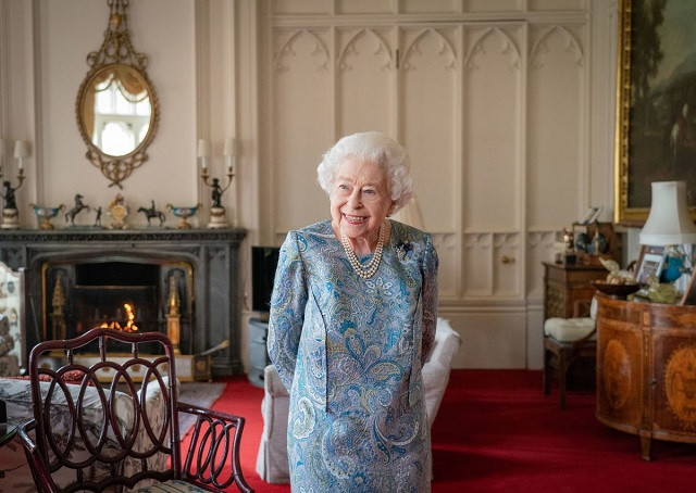 britain s queen elizabeth looks on during an audience with switzerland s president ignazio cassis not pictured at windsor castle britain april 28 2022 photo reuters