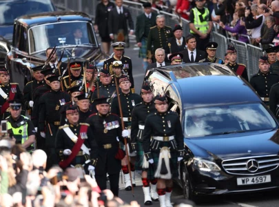 in solemn procession queen elizabeth s coffin is taken through edinburgh