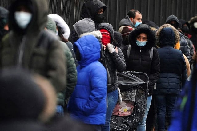 people line up for a covid 19 test at a hospital during the coronavirus disease covid 19 pandemic in the bronx borough of new york city new york us january 3 2022 photo reuters people line up for a covid 19 test at a hospital during the coronavirus disease covid 19 pandemic in the bronx borough of new york city new york us january 3 2022 photo reuters