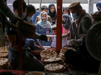 desperate afghans queue for free bread as poverty crisis deepens