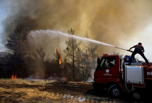 a firefighter tries to extinguish a wildfire near marmaris turkey august 1 2021 photo reuters a firefighter tries to extinguish a wildfire near marmaris turkey august 1 2021 photo reuters