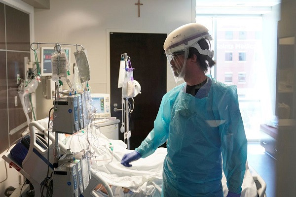 a nurse works in a covid 19 patient s room during a tour of ssm health st anthony hospital s intensive care unit amid the coronavirus disease covid 19 pandemic in oklahoma city oklahoma us photo reuters