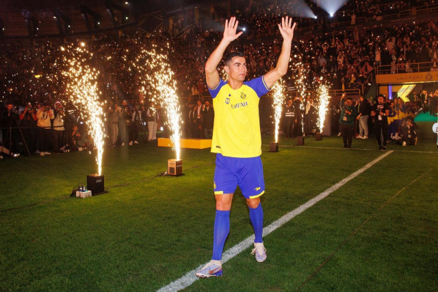 unique ronaldo gets rapturous welcome at al nassr